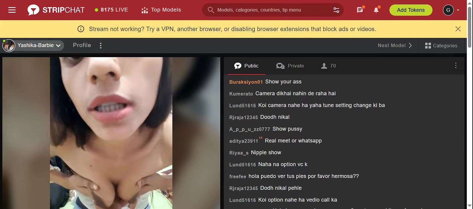 Horny girl fingering her pussy on cam