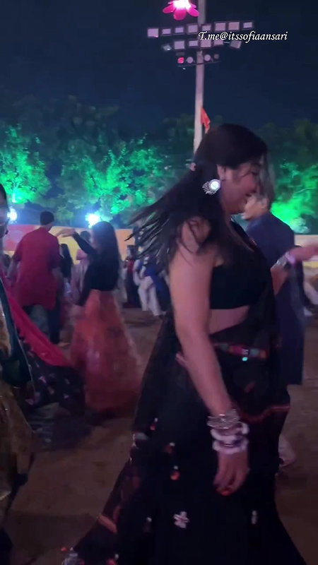 NAUGHTY TEMPTRESS SOFIA ANSARI SEDUCTIVE BACKLESS AT GARBA NIGHTS HQ VIDEO 2