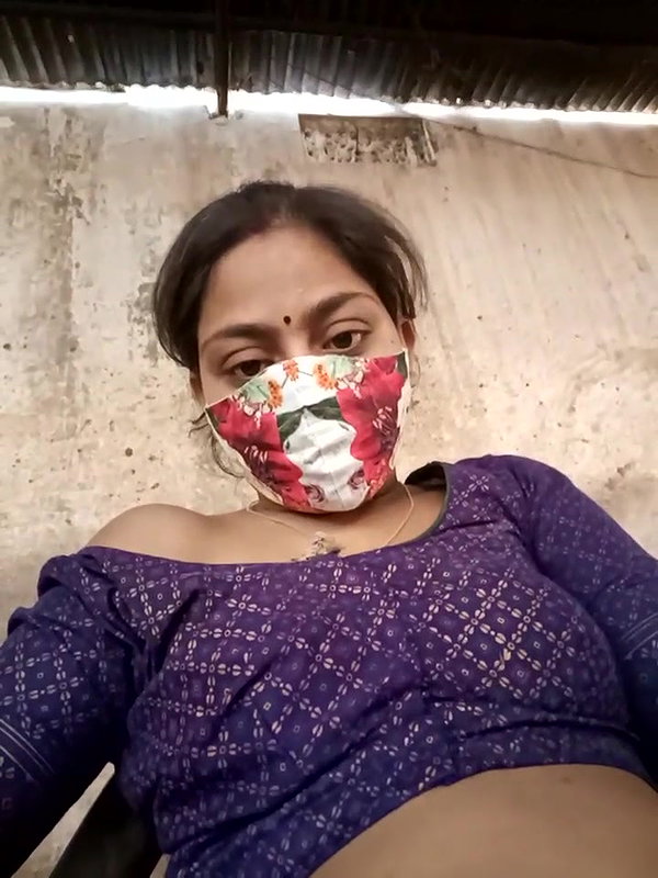 Indian kanak showing her hot body in her farm house 2