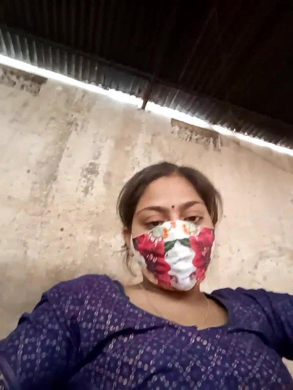 Indian kanak showing her hot body in her farm house 2