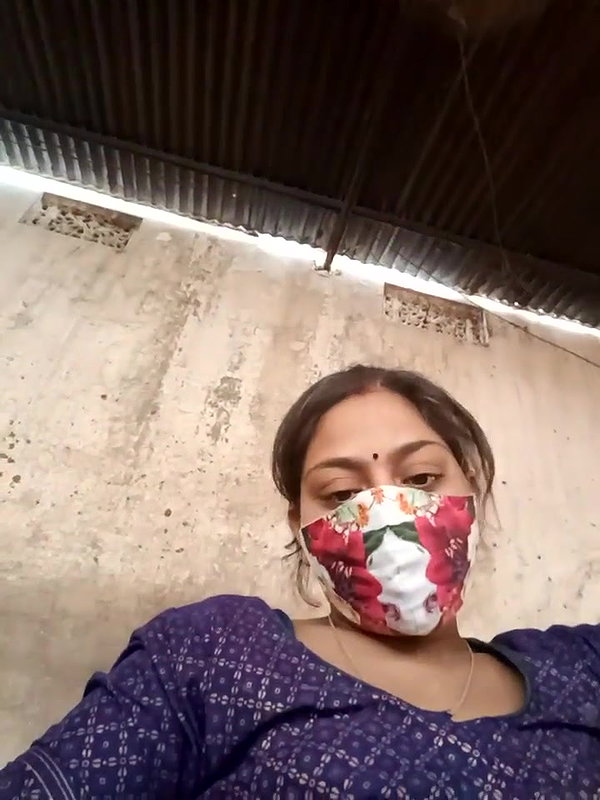 Indian kanak showing her hot body in her farm house 2