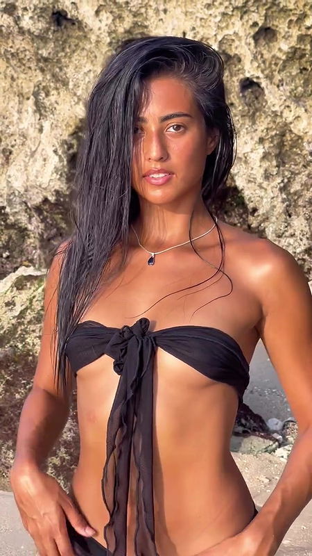 MODEL FIGURE DUSKY BOLD BABE TEMPTING IN BIKINI VIEW UUFFF 2