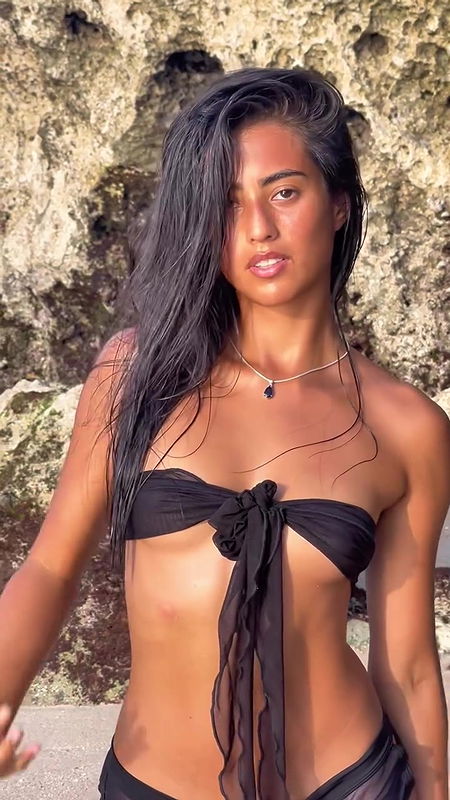 MODEL FIGURE DUSKY BOLD BABE TEMPTING IN BIKINI VIEW UUFFF 2