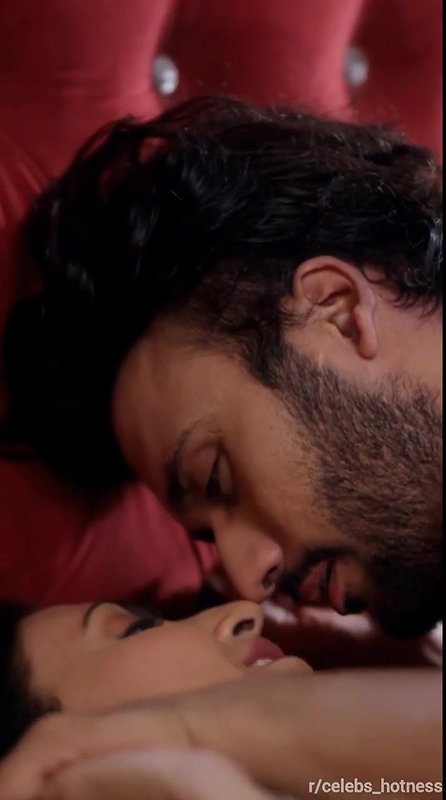 Milf Navina Bole Hot scene from webseries Kaal Sandhi 2