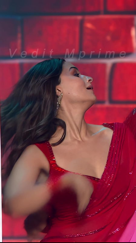 Alia Bhatt horny erotic cleavage armpit show ass shaking hottest Vertical UHD Video2