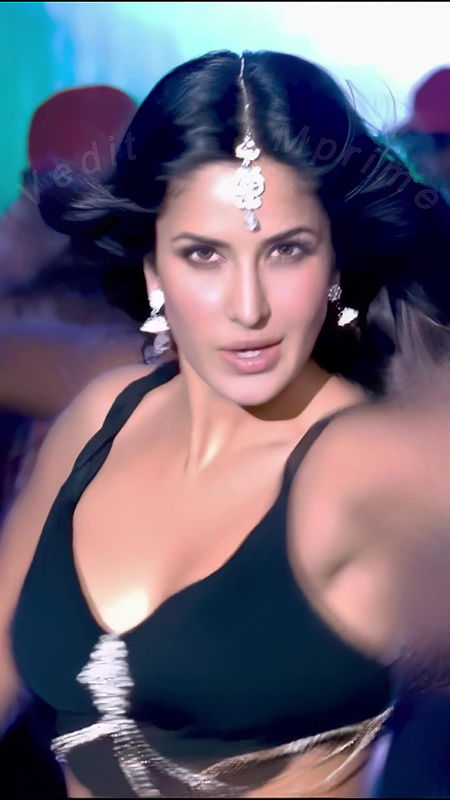 Katrina boucing boobs deep navel armpit show curvy ass shaking vertical UHD video 2