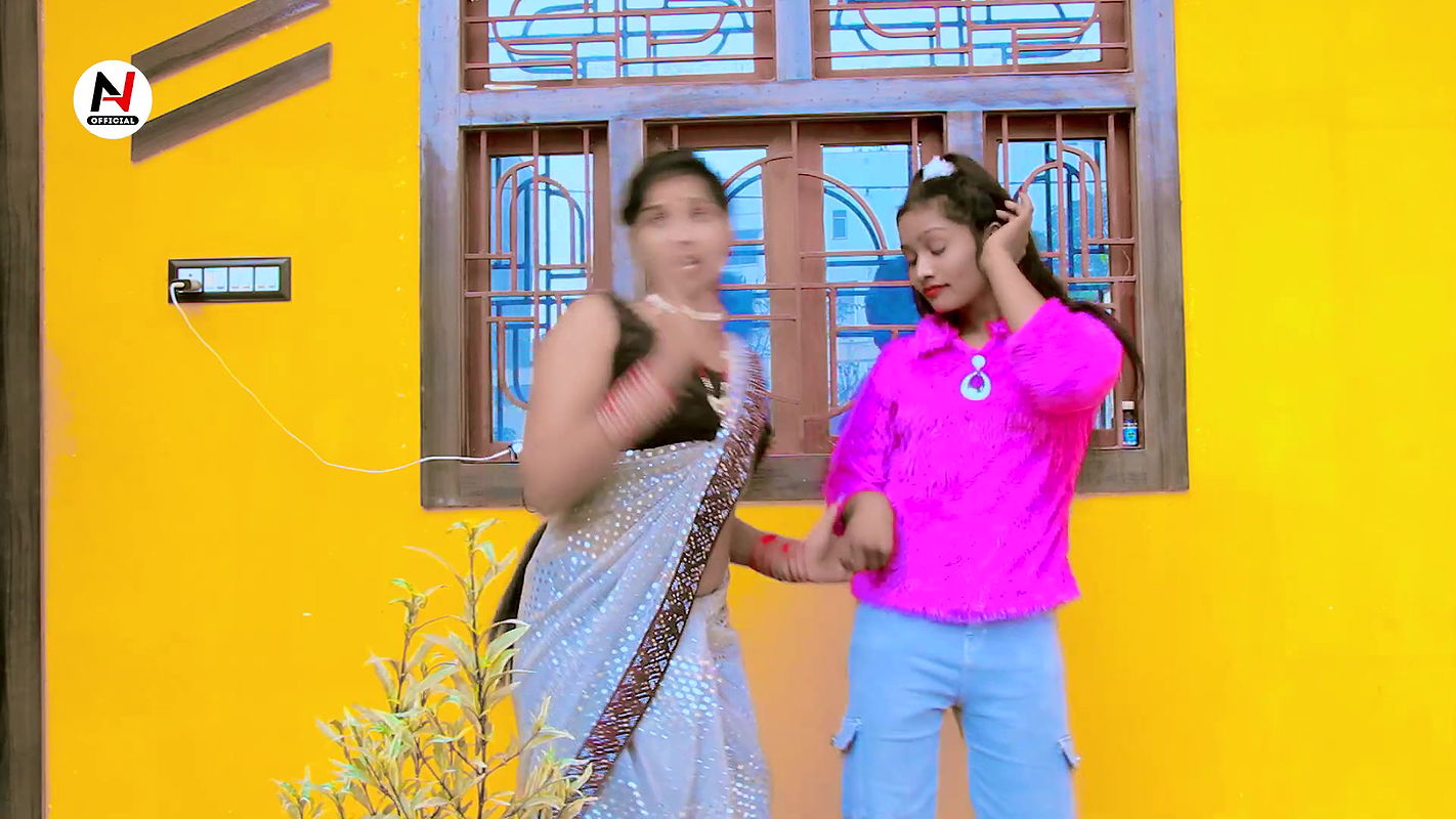 An Unknown babe hot song Saree removed, Navel caressed 2