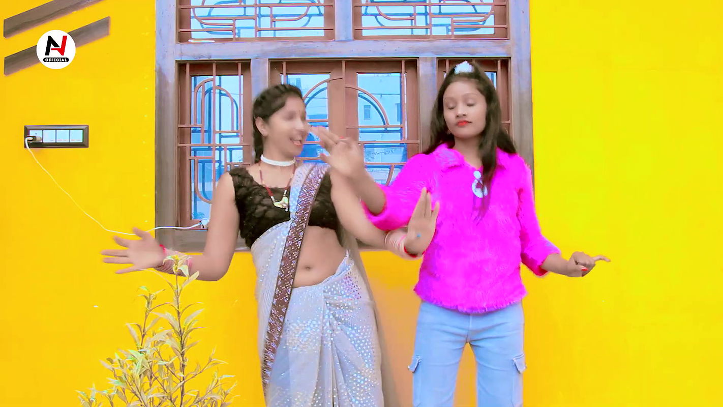 An Unknown babe hot song Saree removed, Navel caressed 2