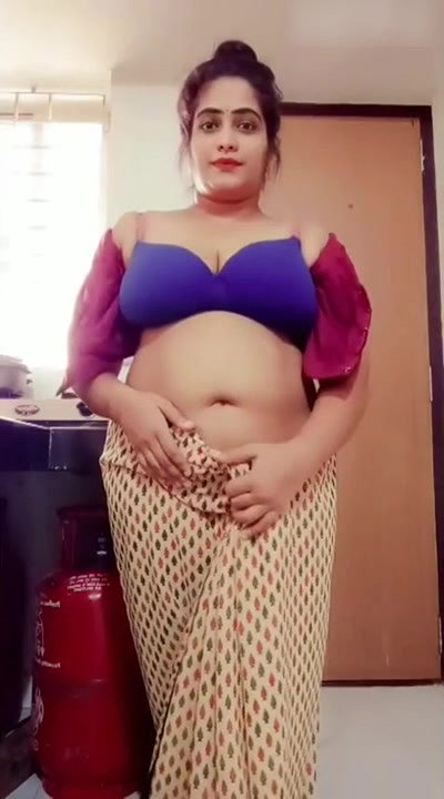 Hot bhabi bathing with big tits2