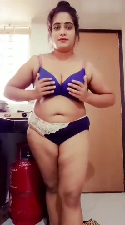 Hot bhabi bathing with big tits2