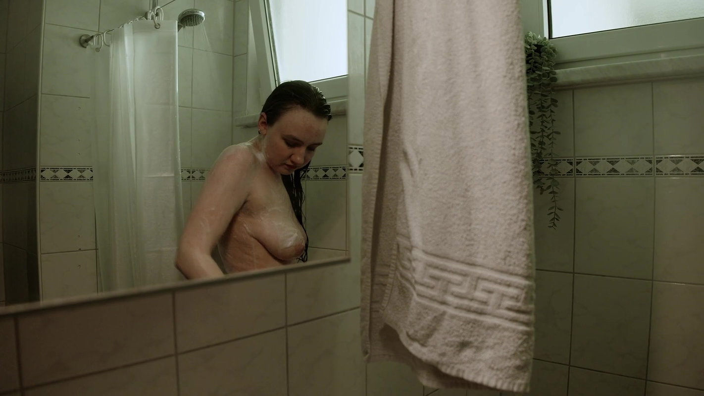 Gwen-Justine Maxi Kraft – Und bitte! (2025) HD 1080p2