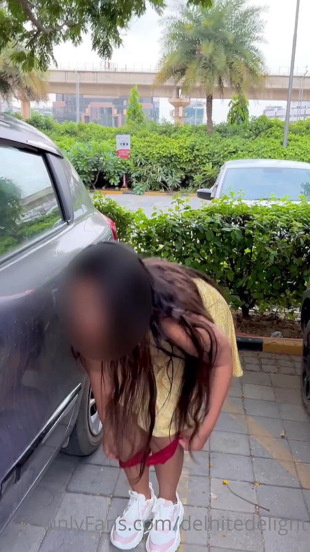 Delhite_Delight_OnlyFans_give panty to her fan2