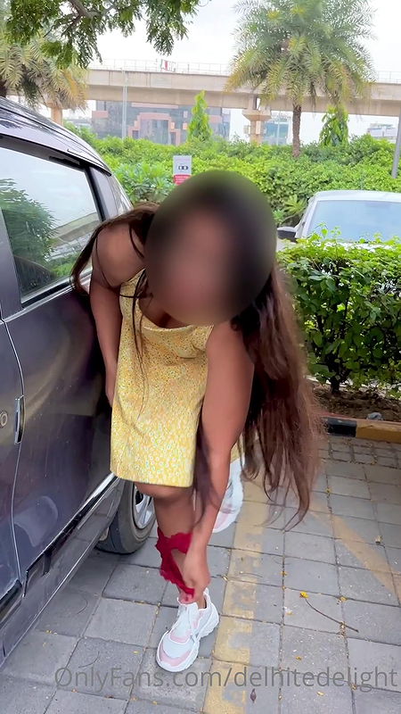 Delhite_Delight_OnlyFans_give panty to her fan2