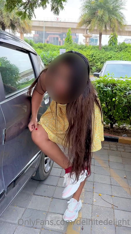 Delhite_Delight_OnlyFans_give panty to her fan2