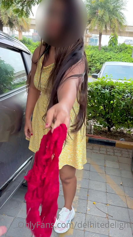 Delhite_Delight_OnlyFans_give panty to her fan2