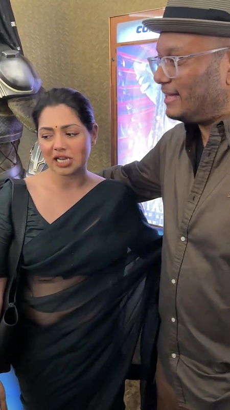 Bengali actress big deep navel hole in black transparent saree2