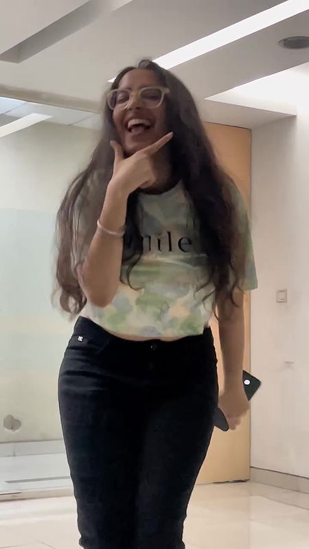 desi chubby girl fleshy deep navel in white top and jeans2