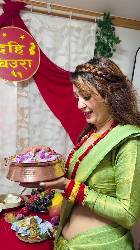 sexy nepali lady open navel side view in green saree2