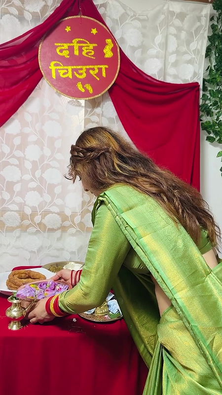 sexy nepali lady open navel side view in green saree2