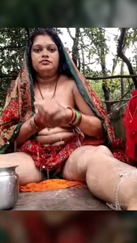Chandan bhabi bathing outdoor strip with face2