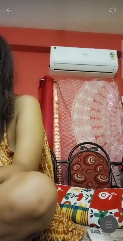 Bengali MILF Bubbles Show Boobs Waiting for Viewers2