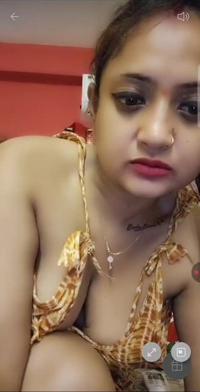 Bengali MILF Bubbles Show Boobs Waiting for Viewers2