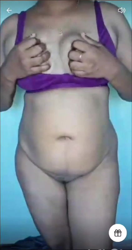 Meera Tamil MILF Nude Show and Spread Pussy on Live Group Show With Partial Face2