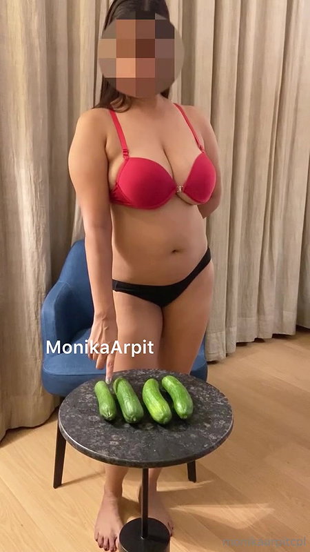 monika_arpit_play_with_cucumber.mp42
