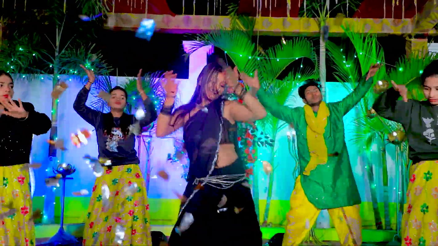 An Unknown hot saree song – Deep Navel caressed 2