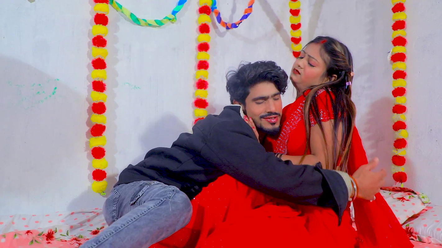 An Unknown hot saree song – Deep Navel caressed 2