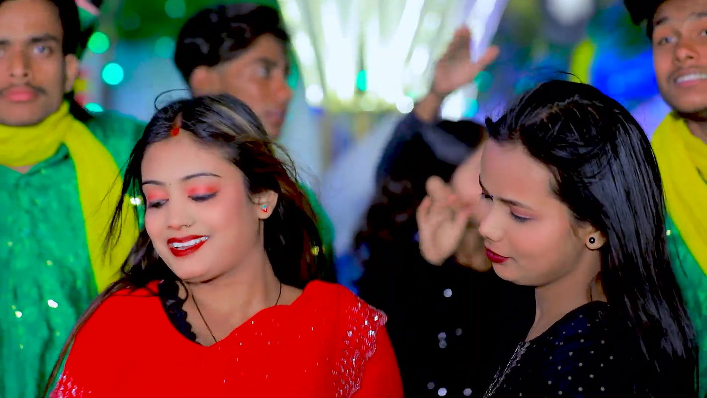 An Unknown hot saree song – Deep Navel caressed 2