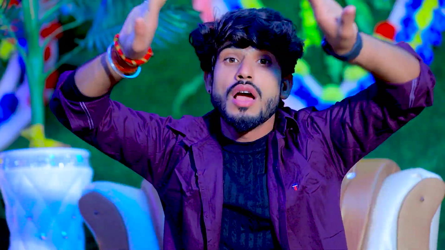 An Unknown hot saree song – Deep Navel caressed 2