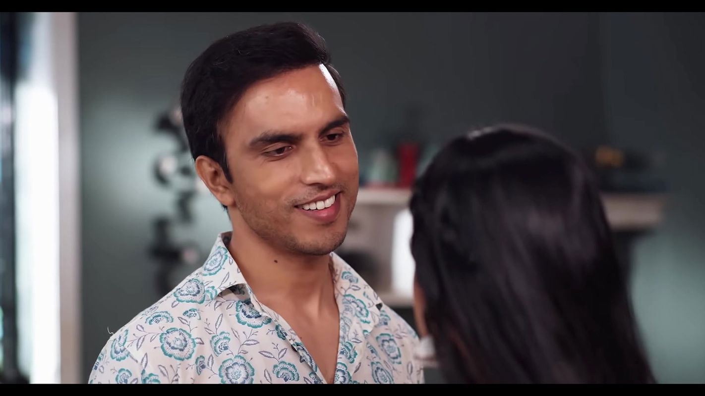 Beautiful bhabhi enjoyed by lover – Saree, Side Hip showcaressed, Expressions 2