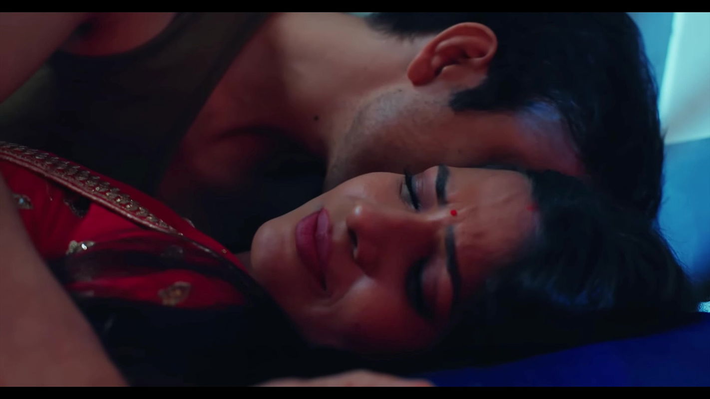 Beautiful bhabhi enjoyed by lover – Saree, Side Hip showcaressed, Expressions 2