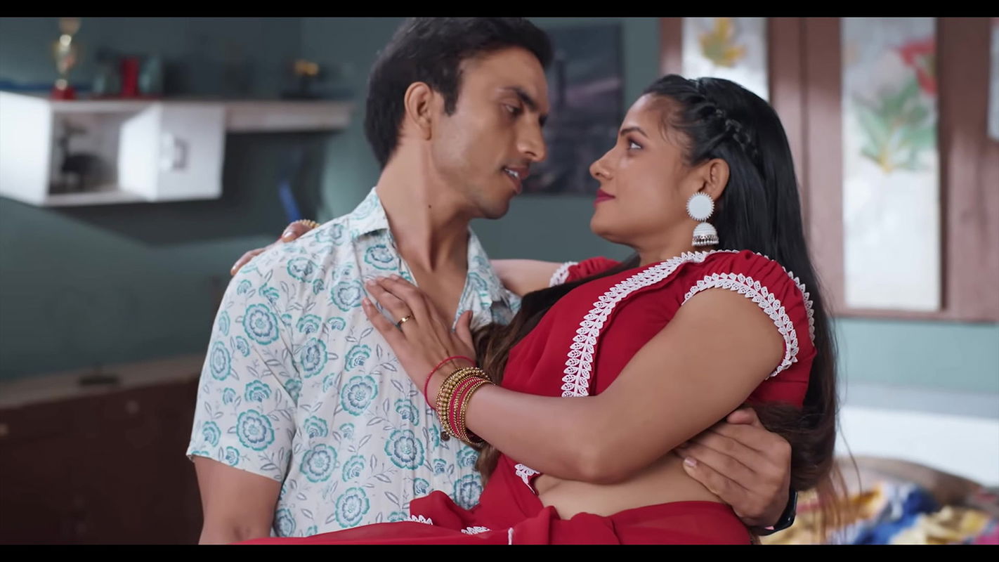 Beautiful bhabhi enjoyed by lover – Saree, Side Hip showcaressed, Expressions 2