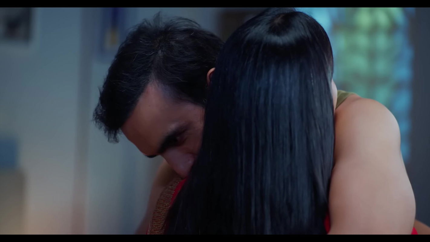 Beautiful bhabhi enjoyed by lover – Saree, Side Hip showcaressed, Expressions 2