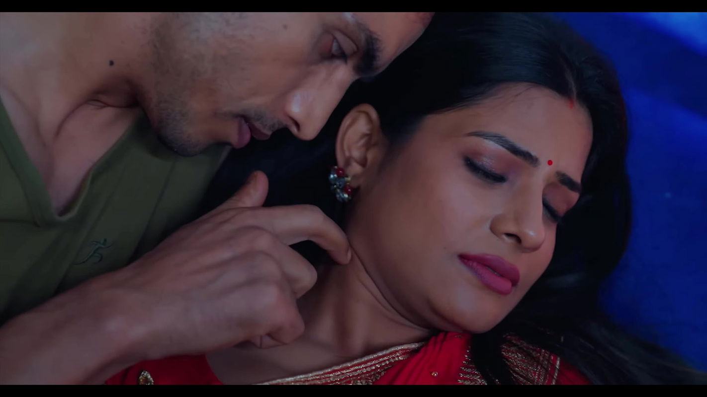 Beautiful bhabhi enjoyed by lover – Saree, Side Hip showcaressed, Expressions 2