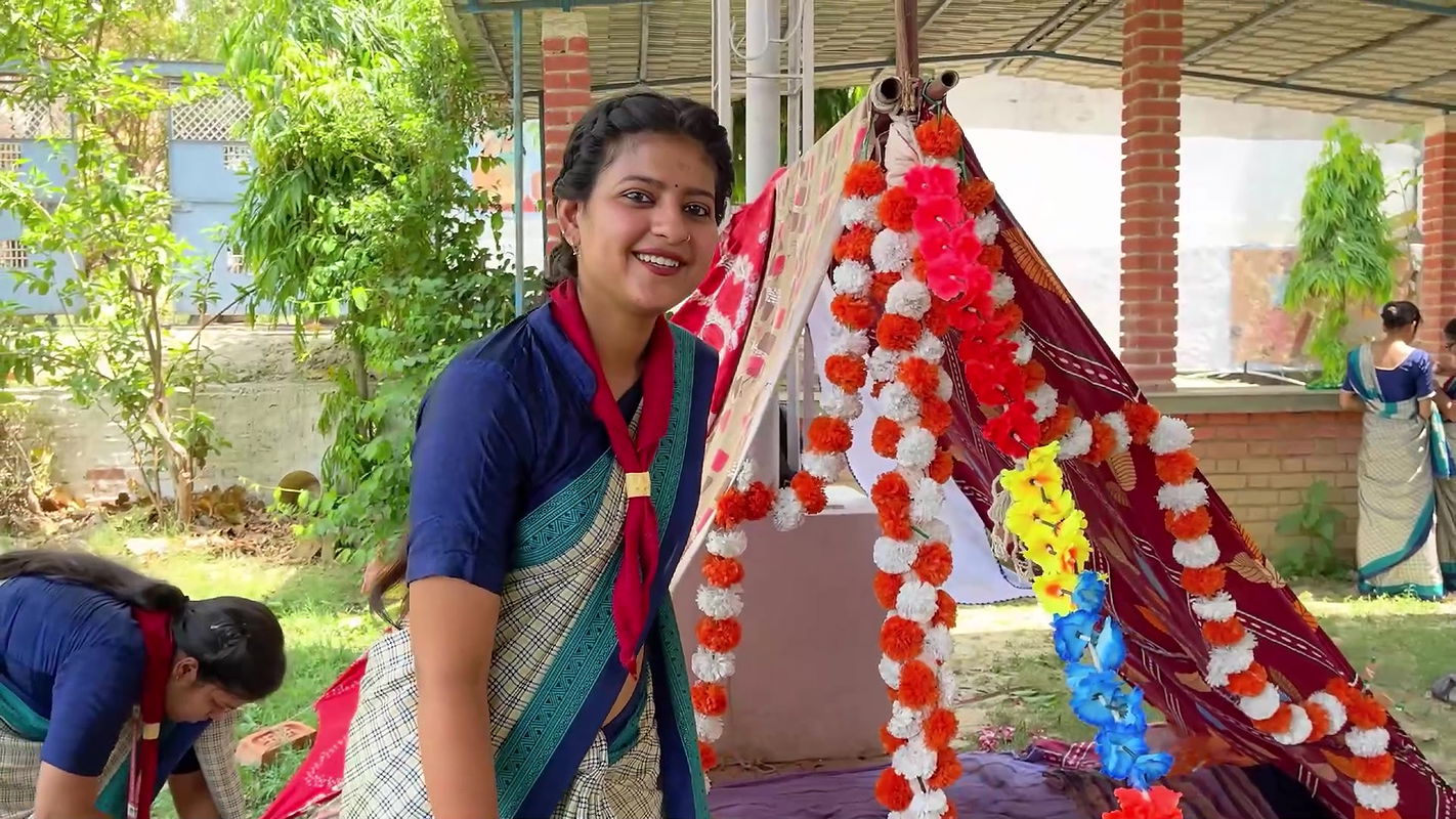 Sexy assami teacher open deep navel in blue saree 2