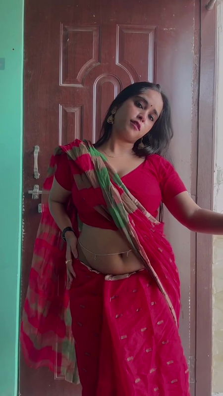 chubby nepali babe deep navel with belly chain in red saree 2