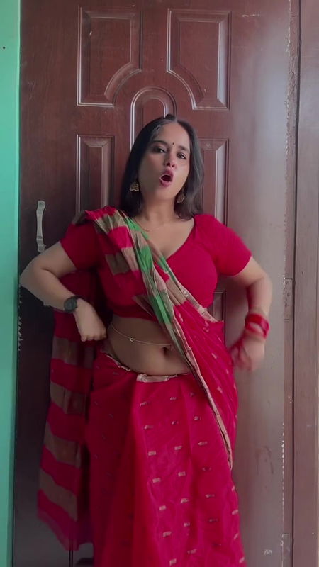 chubby nepali babe deep navel with belly chain in red saree 2
