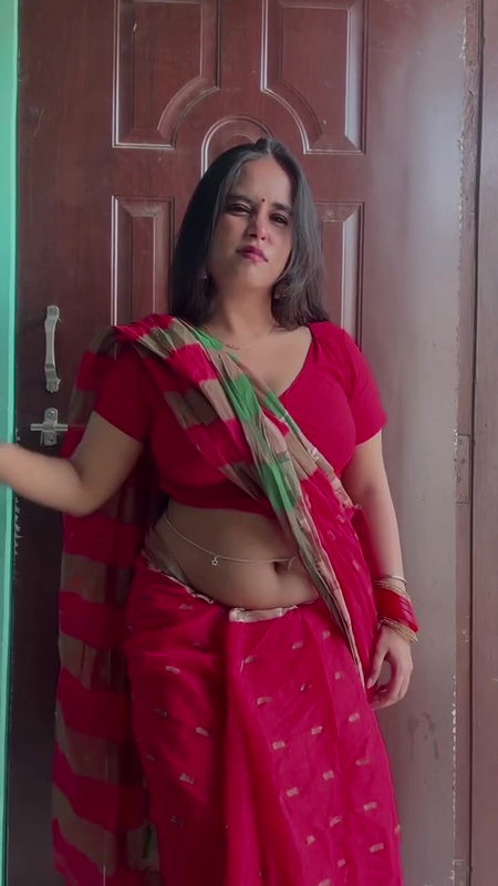 chubby nepali babe deep navel with belly chain in red saree 2