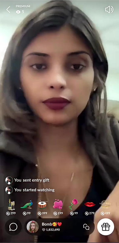 Sexy Tango Girl Bomb Gives Tit Flash Live With face 2