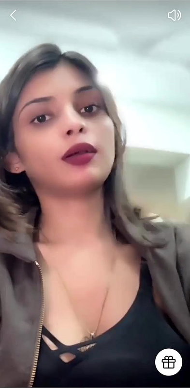 Sexy Tango Girl Bomb Gives Tit Flash Live With face 2
