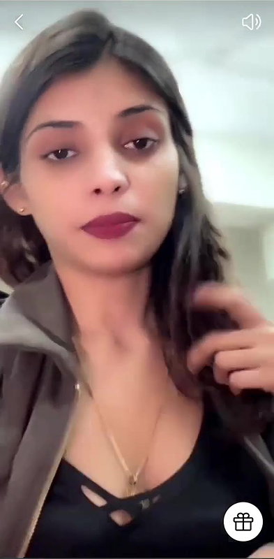 Sexy Tango Girl Bomb Gives Tit Flash Live With face 2
