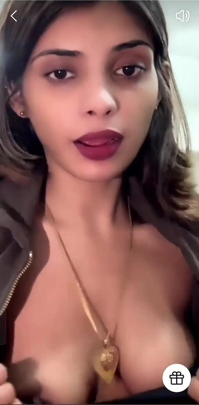 Sexy Tango Girl Bomb Gives Tit Flash Live With face 2