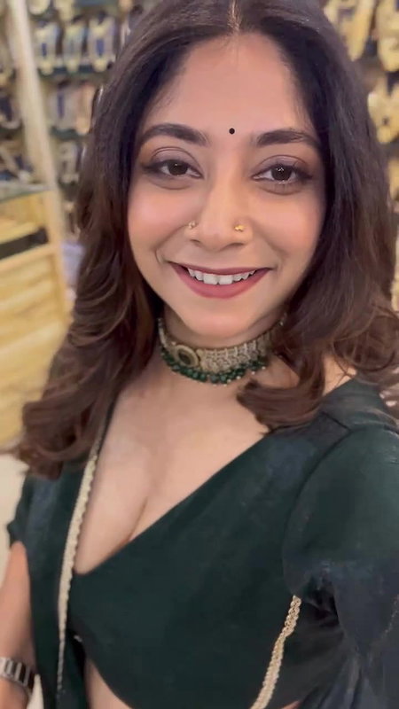 abhaya hiranami huge breasts in green costume2