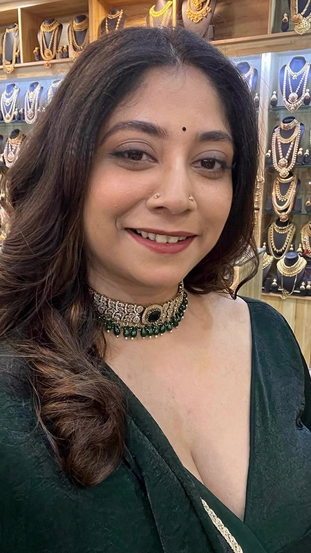 abhaya hiranami huge breasts in green costume2