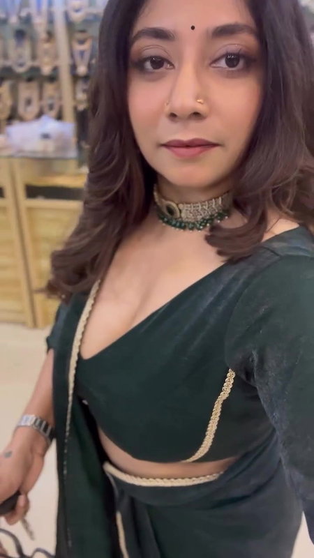 abhaya hiranami huge breasts in green costume2