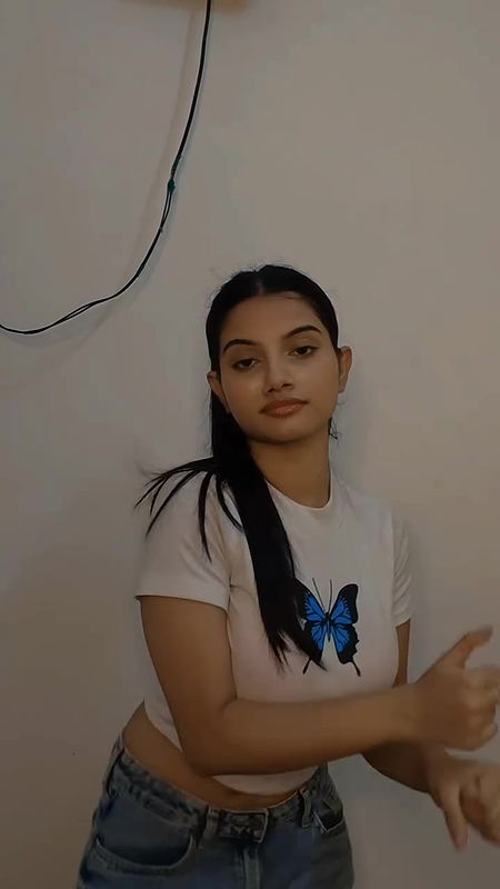 busty babe big boobs and deep navel in white tshirt2