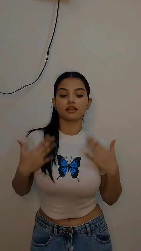 busty babe big boobs and deep navel in white tshirt2